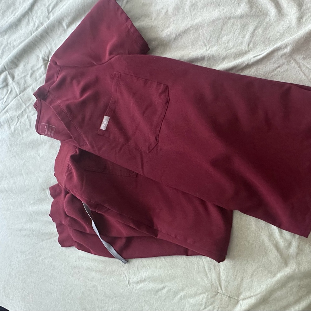FIGS Burgundy Scrub Set. Zamora joggers and Caterina top